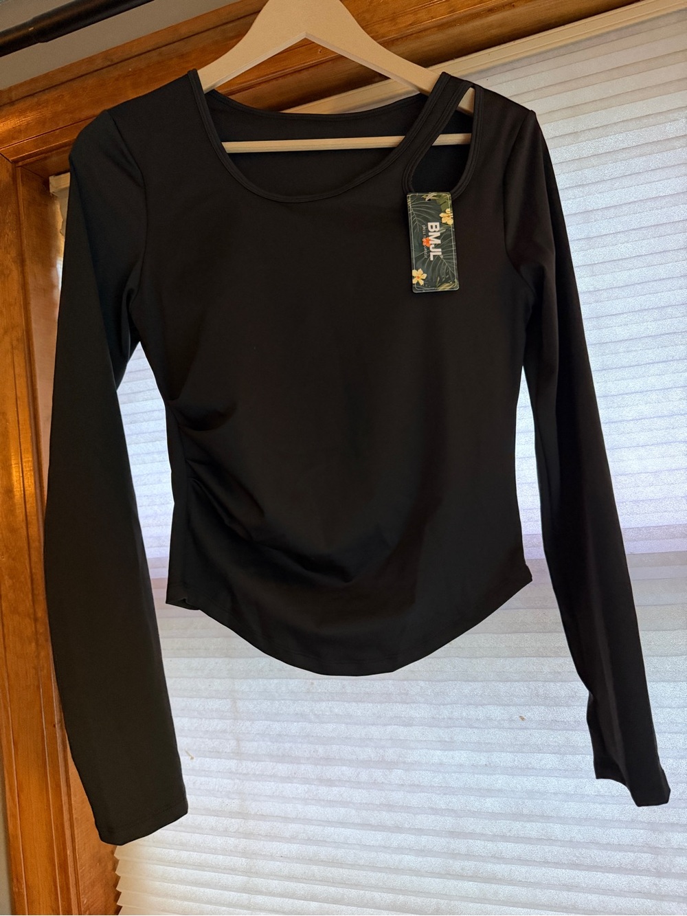 Black Asymmetric Strap Long-Sleeve Athletic top 0216